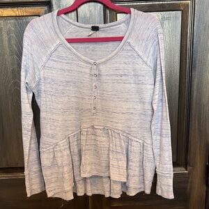 We The Free Heathered Light Gray Ruffle-Hem Long Sleeve Top